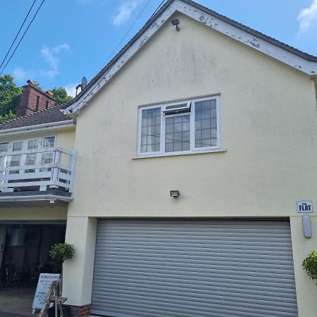 Lovely 2-Bedroom New Forest Apartment On A Farm New Milton Dış mekan fotoğraf