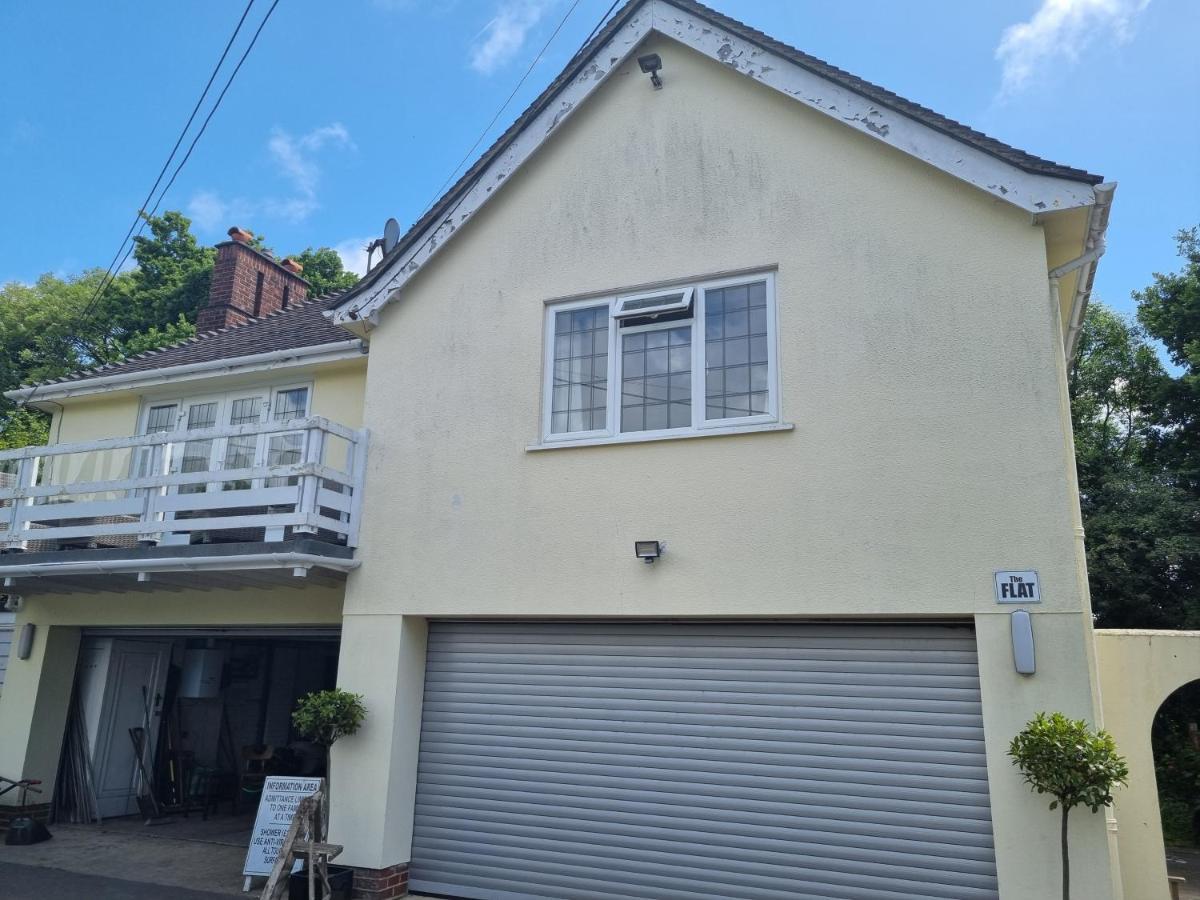 Lovely 2-Bedroom New Forest Apartment On A Farm New Milton Dış mekan fotoğraf